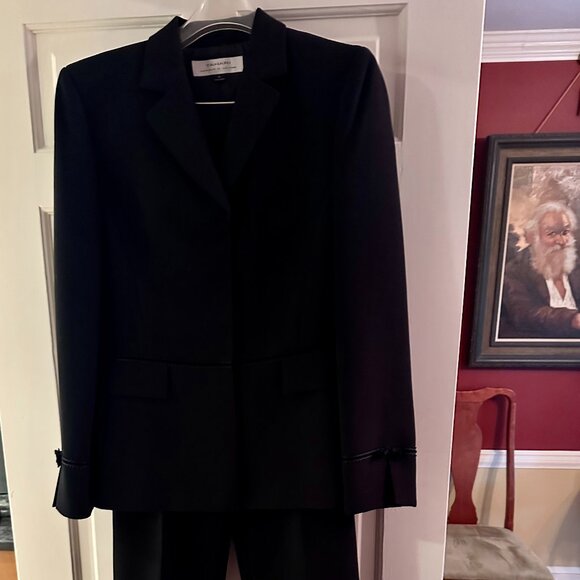 Tahari Wms Black fully lined 2 piece Pants Suit size 8 - Picture 1 of 14
